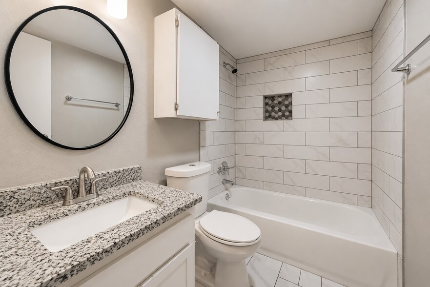 Upstairs bath - 4629 Country Creek Dr