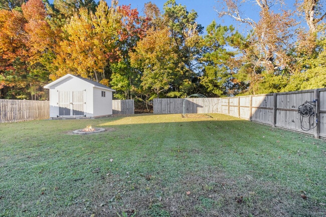 Building Photo - 204 Two Oaks Ct