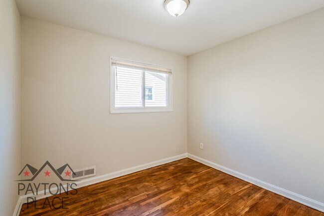 Building Photo - Spacious Single Family home with Huge Backyard and Parking