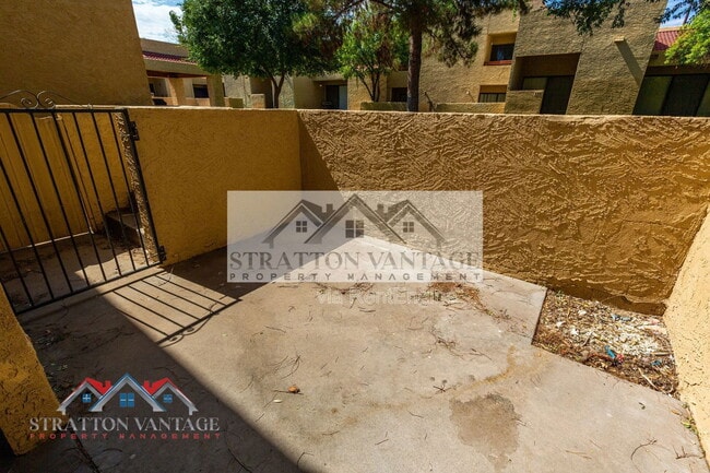 Building Photo - 2165 E University Dr