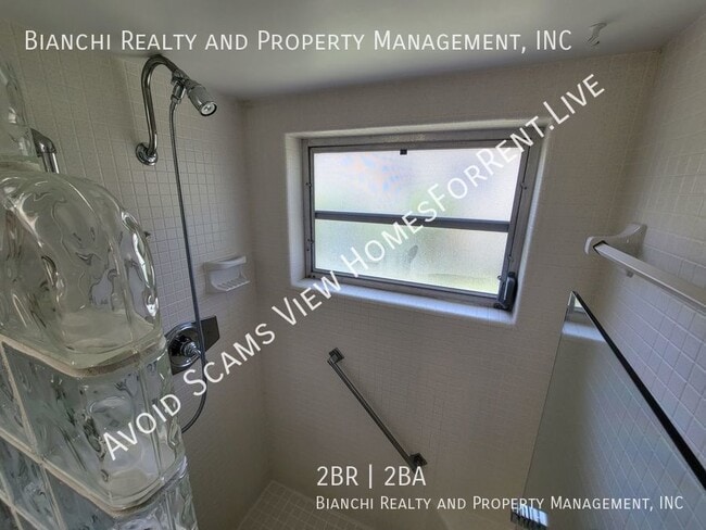 Building Photo - 1657 S Lake Ave