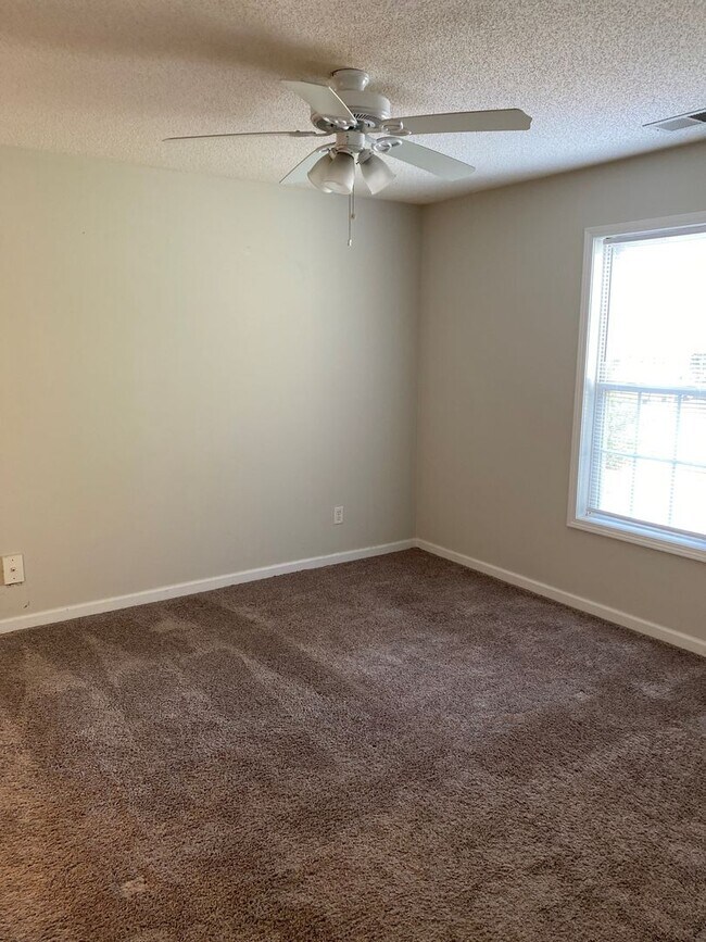 Building Photo - H5010-2