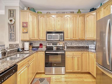 Building Photo - This exquisite condo boasts breathtaking o...