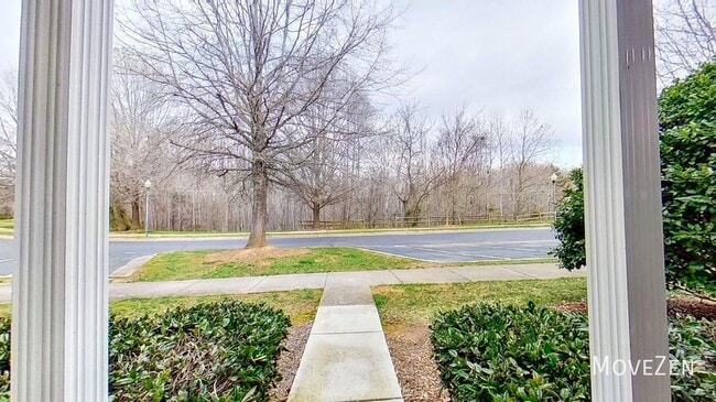Building Photo - 255 Luzelle Dr