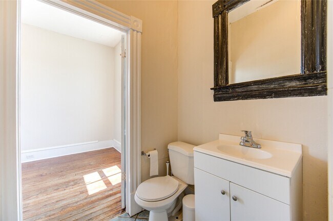 Building Photo - 1619 Ursuline St