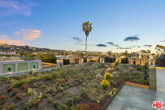 Building Photo - 1021 N Ogden Dr