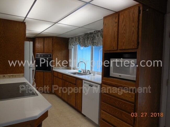 Building Photo - 1715 NW Saenz Ln