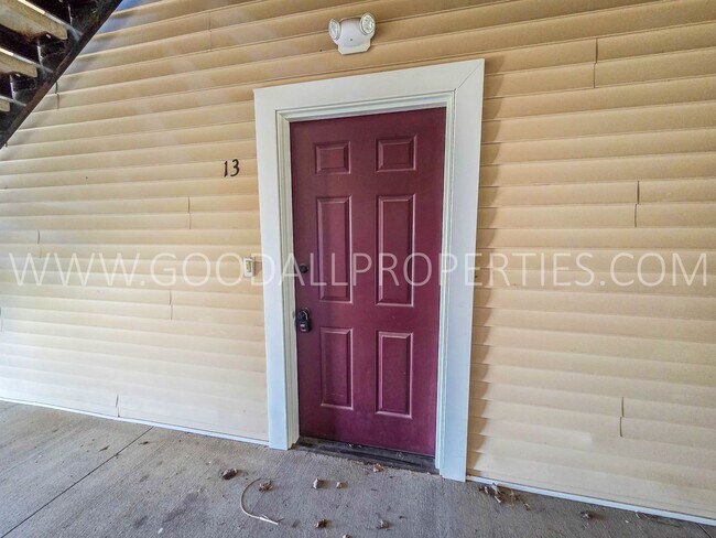 Building Photo - Rent Reduced! First Level 2 Bedroom 2 Bath in Johnston with Detached Garage