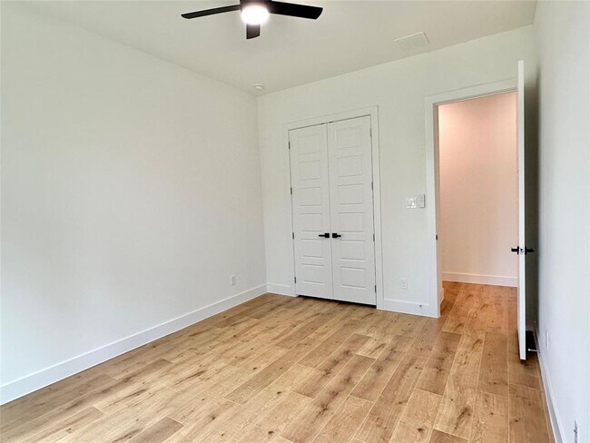 Building Photo - 5206 Country Club Dr