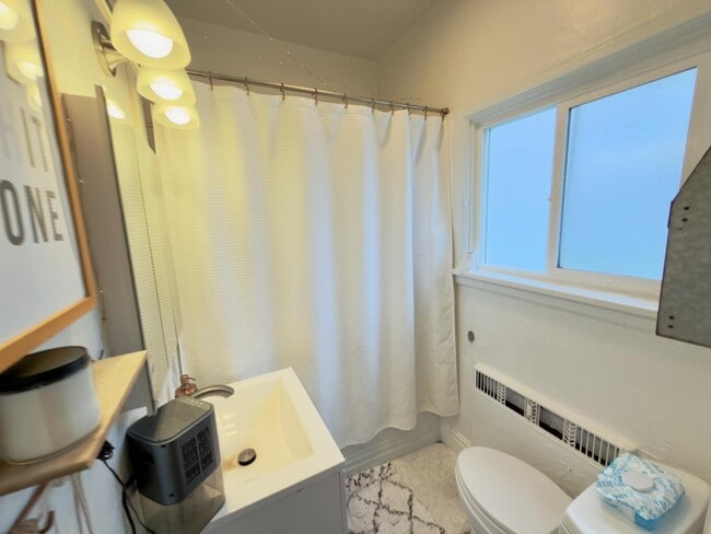 Building Photo - 184 N 200 E