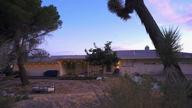 Building Photo - 56996 Crestview Dr