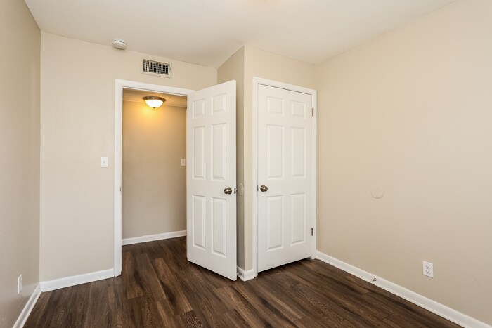 Building Photo - 6916 Jack Horner Ln