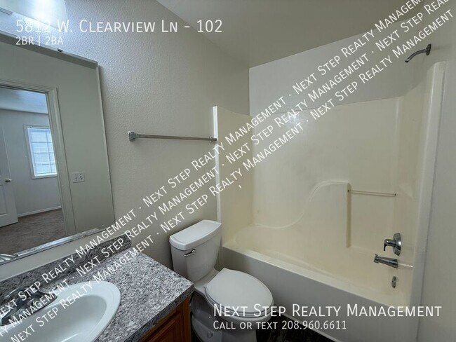 Building Photo - 5812 W Clearview Ln