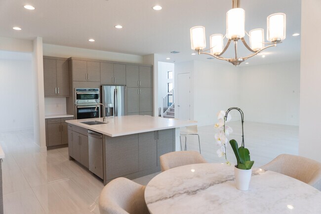 Building Photo - 8151 Laurel Falls Dr