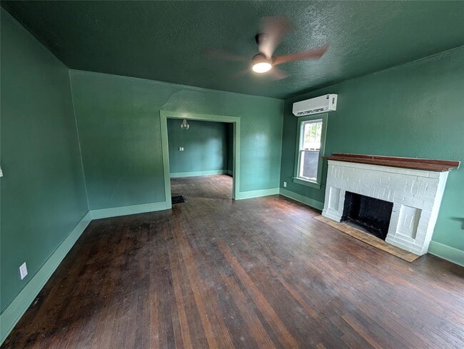 Building Photo - 216 N University Blvd