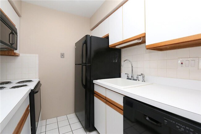Building Photo - 141 E Lake Blvd
