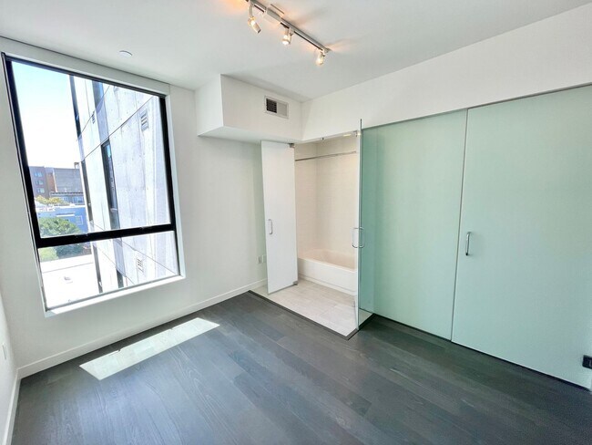 Building Photo - 2BR/2BA Inner Mission Boutique Condo w/Parking, Storage, Laundry – PROGRESSIVE