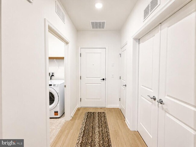 Building Photo - 421 Washington St