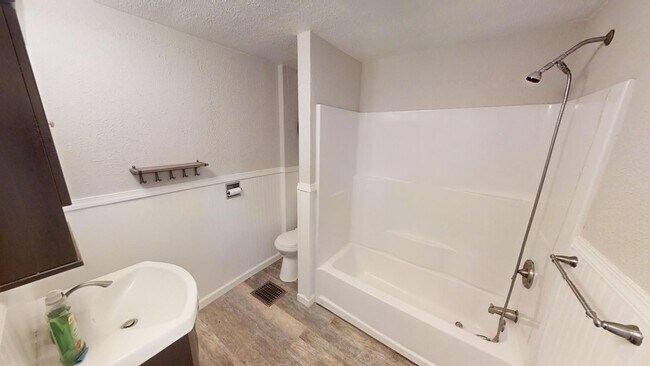 Building Photo - KJKLLC-Carlton Street