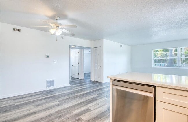 Building Photo - 717 E Gulf Blvd