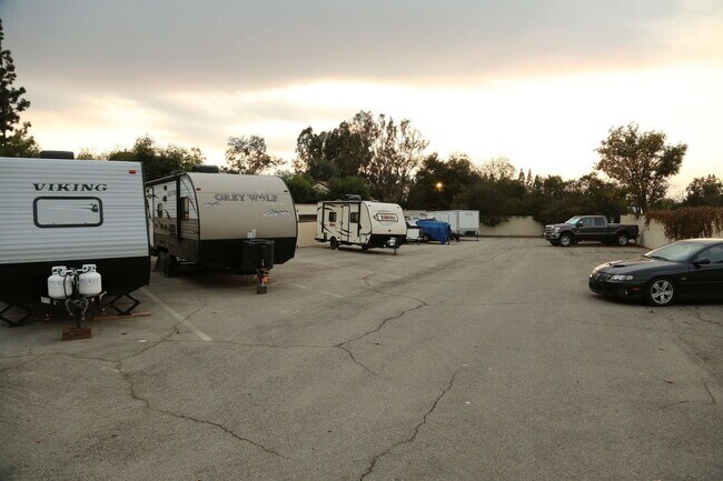 Building Photo - 204 San Luis Rey Dr