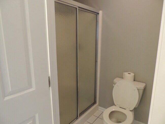 Building Photo - 404 Pinebrooke Cir