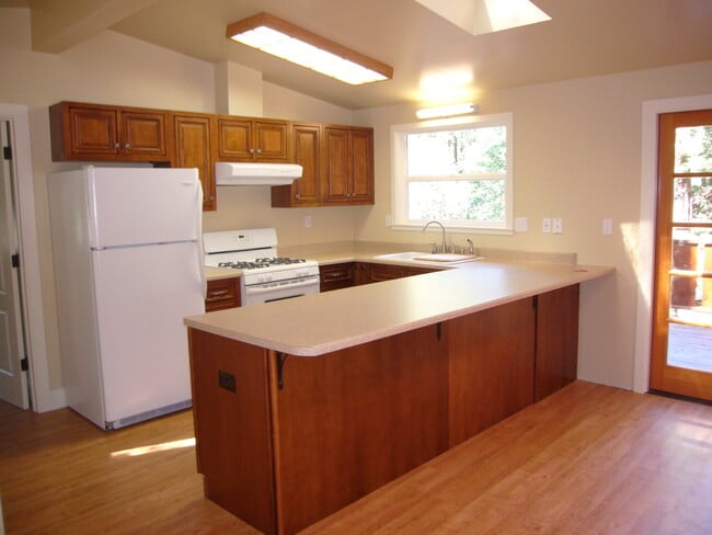 Building Photo - Private One + Bedroom Hilltop Home, Washer/Dryer & Storage