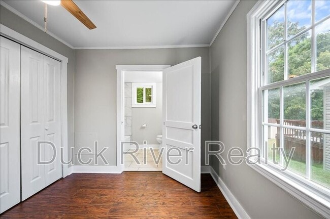 Building Photo - 509 Hardwick Ave