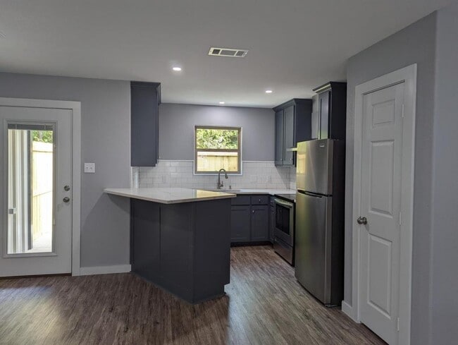 Building Photo - 7900 TX-19