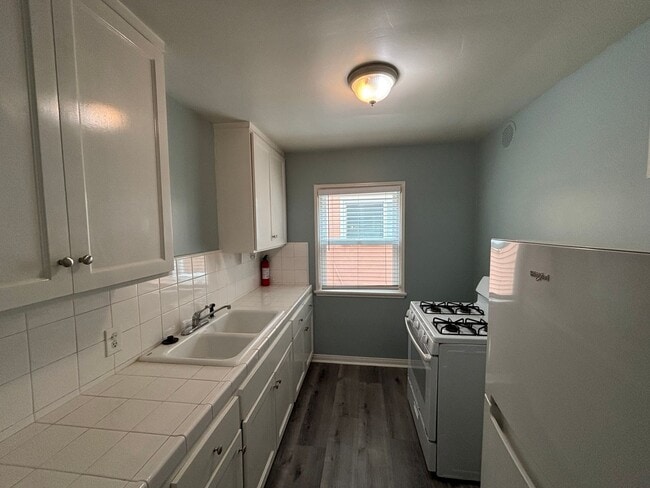 Building Photo - Charming Studio Apartment in Prime Long Be...