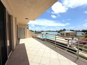 Building Photo - 7902 Sailboat Key Blvd S