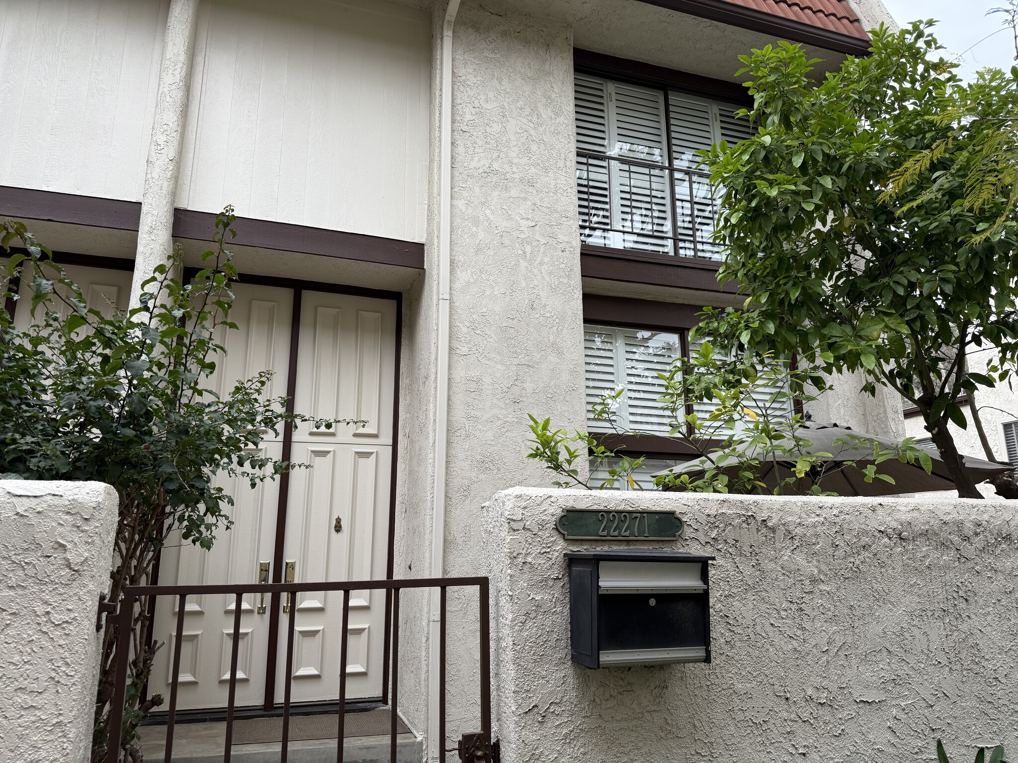 Locked gate complex for pedestrians - 22271 Erwin St