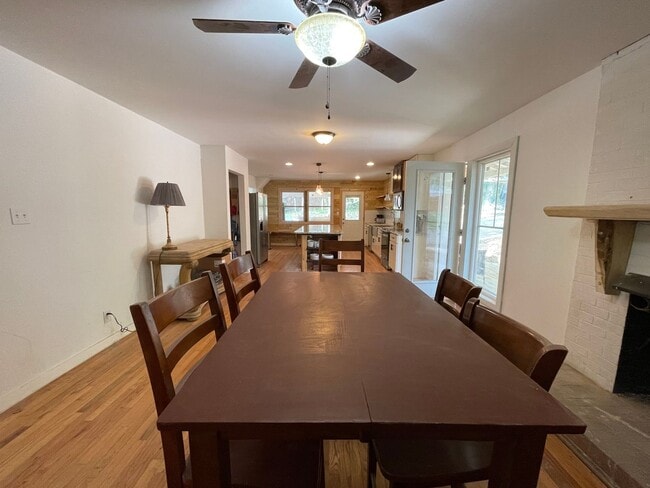 Building Photo - Big and Beautiful House with attached 1br ...