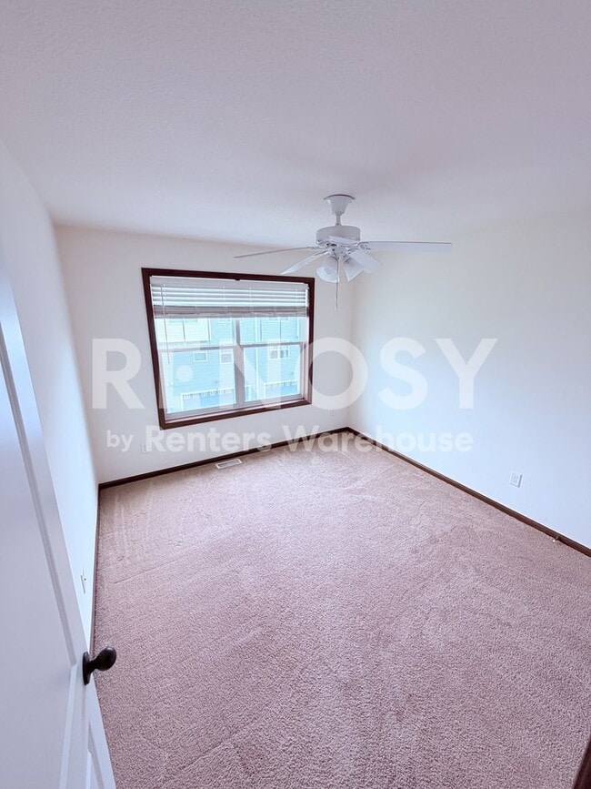 Building Photo - 9580 Madison Dr