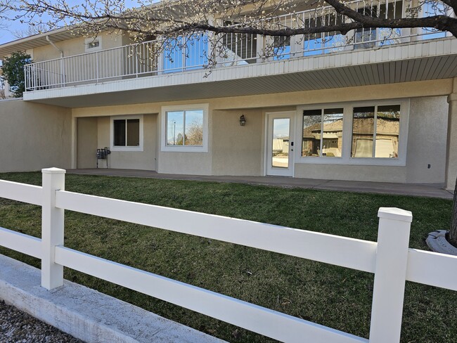 Building Photo - 470 Vermillion Ave