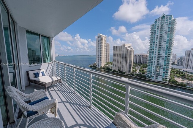 Building Photo - 325 S Biscayne Blvd