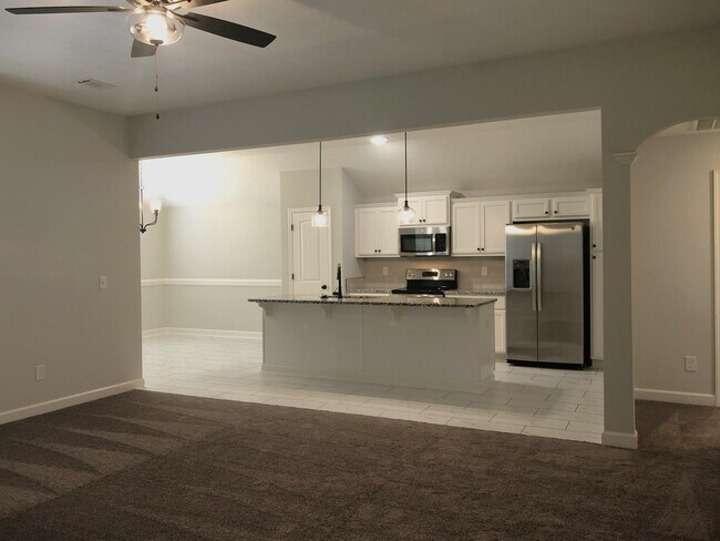 Building Photo - 895 Goodale Dr