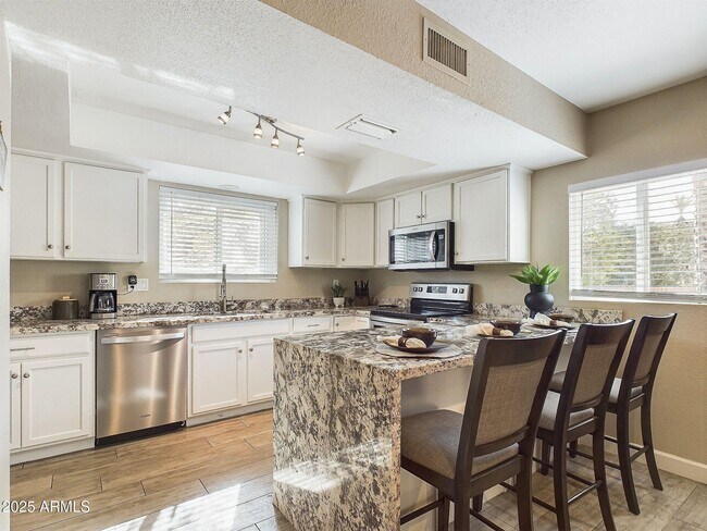 Building Photo - 14679 Love Ct