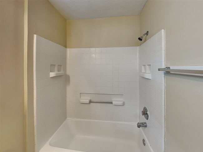 Building Photo - 11010 Heather Bluff Ln