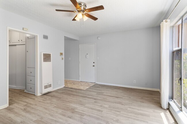 Interior Photo - 3888 Potomac Ave