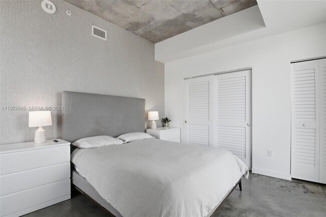 Building Photo - 151 SE 1st St