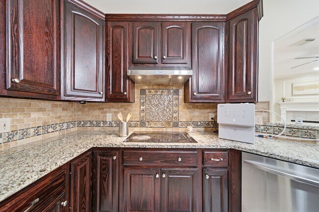 Building Photo - 4418 Ruttand Park Ln