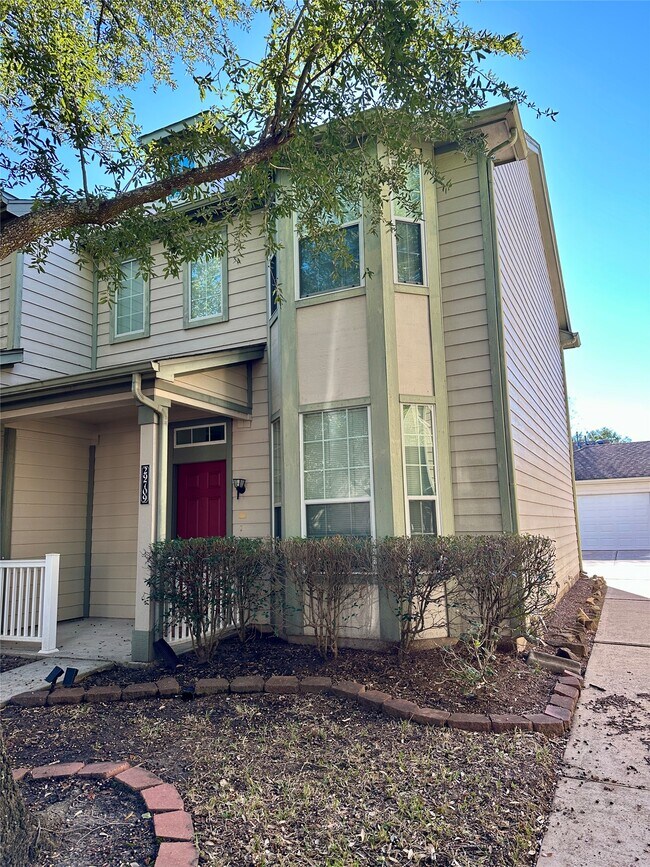 Building Photo - 29709 Valley Center Dr