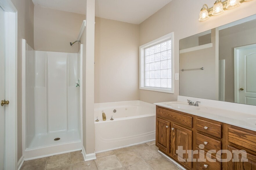 Building Photo - 4577 Garden City Dr