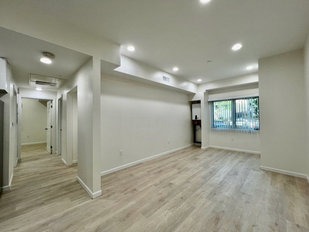 Building Photo - 1409 N Hobart Blvd