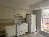 Building Photo - 806 Texas St