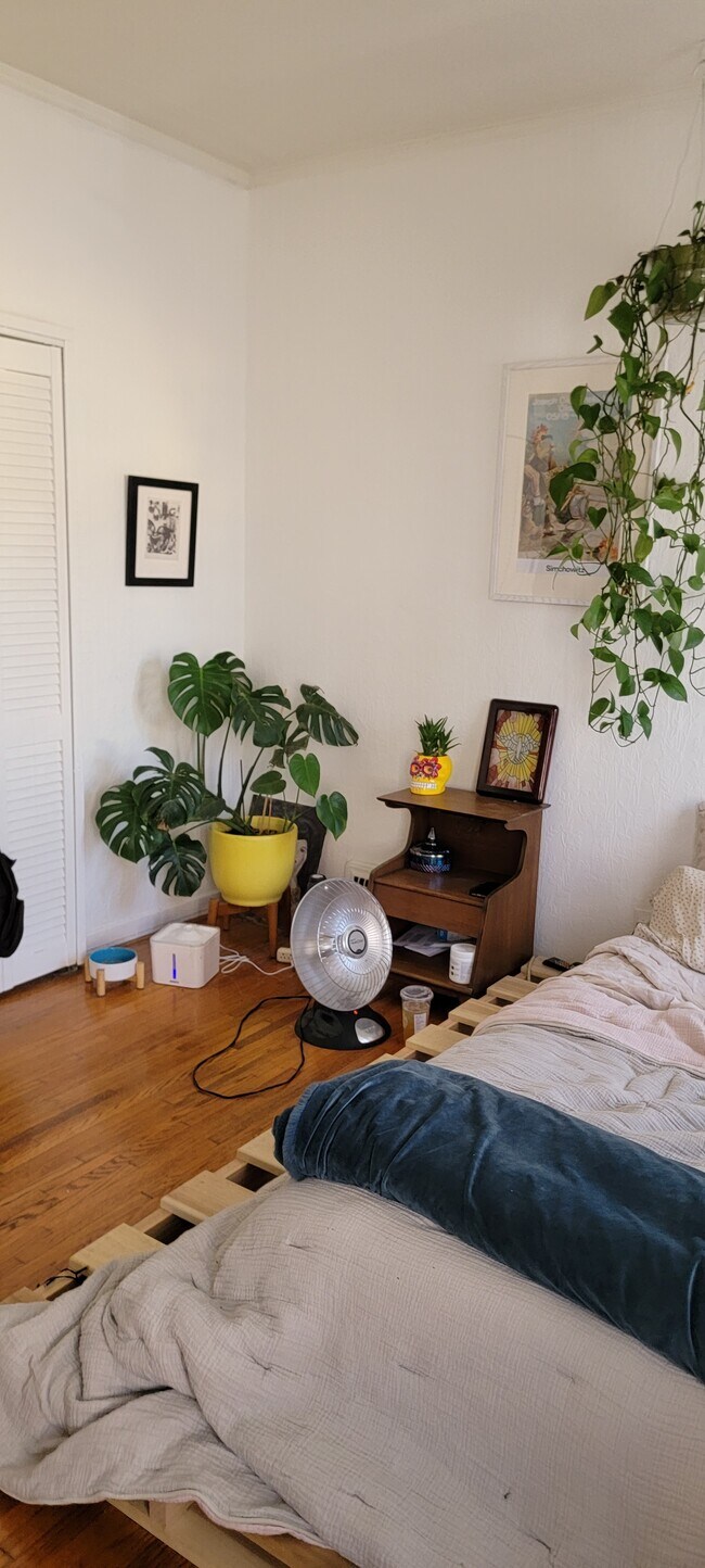 BED ROOM - 1345 S Mansfield Ave