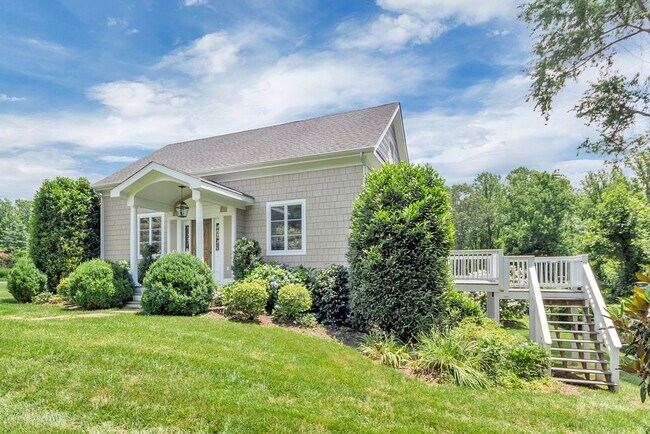 Building Photo - 2 Bedroom House with Attached Garage in Earlysville