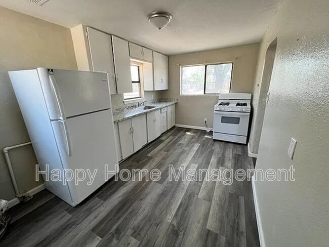 Building Photo - 1113 Aztec Rd NW