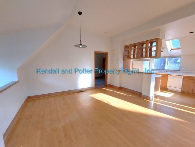 Building Photo - Unique Yacht Harbor 3bed/2bath Home with S...